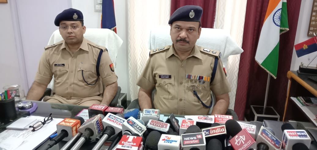 कैश वैन लूट में फरार चल रहा एक लाख रुपये का इनामिया कुख्यात बदमाश पुलिस मुठभेड़ के दौरान अवैध शस्त्र के साथ गिरफ्तार कैश वैन लूट में फरार चल रहा एक लाख रुपये का इनामिया कुख्यात बदमाश पुलिस मुठभेड़ के दौरान अवैध शस्त्र के साथ गिरफ्तार