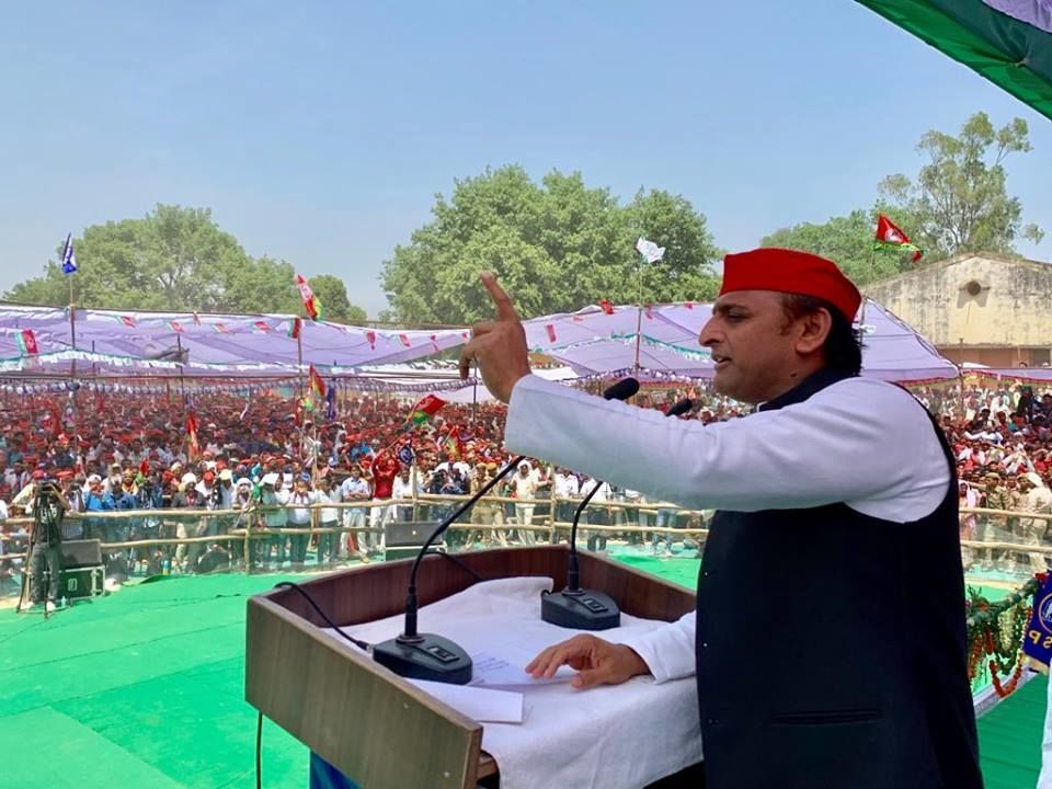 आज़म खान के बयान पर अखिलेश ने दिया यह जबाब! आज़म खान के बयान पर अखिलेश ने दिया यह जबाब!