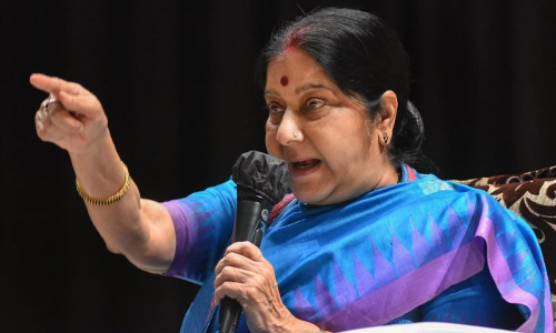 जयाप्रदा के बचाव में सुषमा बोलीं, रामपुर में द्रौपदी का चीर हरण हो रहा हैं, भीष्म की तरह मौन ना साधें मुलायम