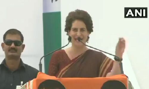 प्रियंका गांधी का PM मोदी पर हमला, कहा- राष्ट्रवादी हो तो किसानों से क्यों नहीं मिले? प्रियंका गांधी का PM मोदी पर हमला, कहा- राष्ट्रवादी हो तो किसानों से क्यों नहीं मिले?