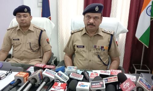 कैश वैन लूट में फरार चल रहा एक लाख रुपये का इनामिया कुख्यात बदमाश पुलिस मुठभेड़ के दौरान अवैध शस्त्र के साथ गिरफ्तार कैश वैन लूट में फरार चल रहा एक लाख रुपये का इनामिया कुख्यात बदमाश पुलिस मुठभेड़ के दौरान अवैध शस्त्र के साथ गिरफ्तार