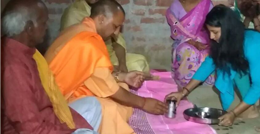अयोध्या पहुंचे CM योगी आदित्यनाथ, दलित के घर खाया खाना