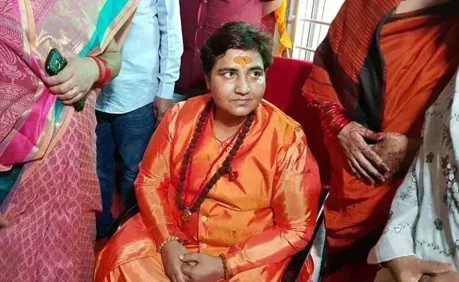 भोपाल से साध्वी प्रज्ञा को बीजेपी ने बनाया लोकसभा उम्मीदवार, दिग्विजय सिंह से होगी टक्कर भोपाल से साध्वी प्रज्ञा को बीजेपी ने बनाया लोकसभा उम्मीदवार, दिग्विजय सिंह से होगी टक्कर