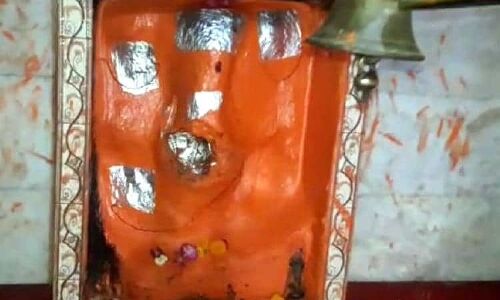 चमत्कार ? अचानक फटी हनुमान जी की प्रत‍िमा, जो न‍िकला उसे देख हैरान रह गए लोग