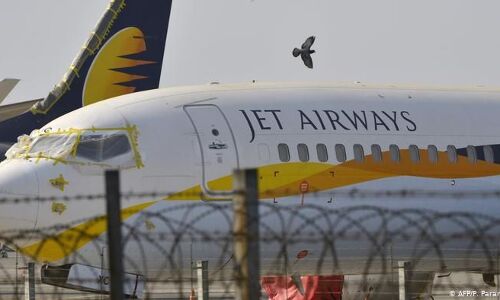 जेट एयरवेज की उड़ान थमी : 22,000 कर्मचारियों के भविष्य का क्या होगा?