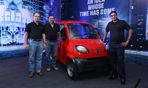 बजाज की छोटी कार Qute लॉन्च, जानें- कीमत और क्या है खास