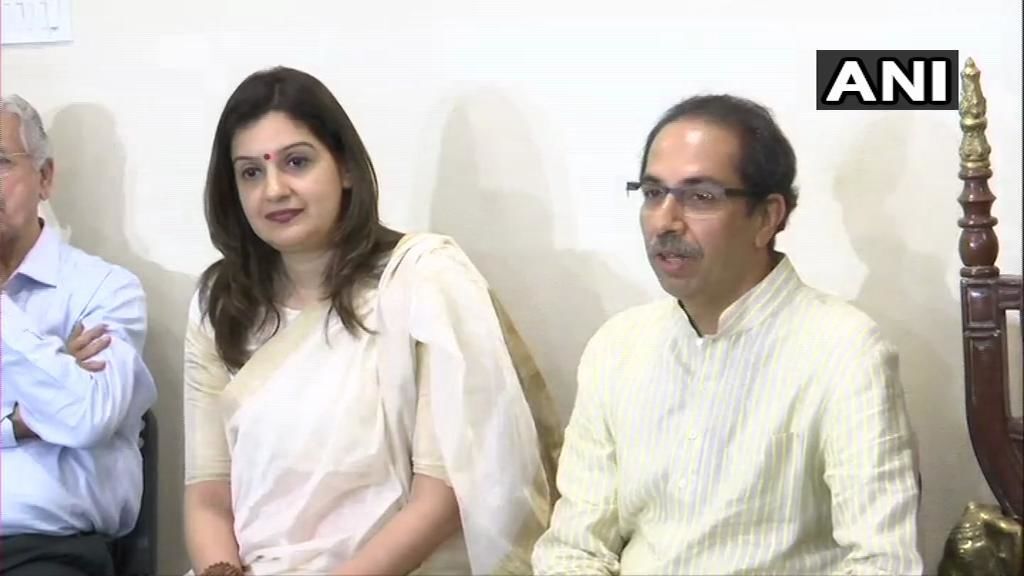 प्रियंका चतुर्वेदी शिवसेना में शामिल, आज ही कांग्रेस से दिया था इस्तीफा प्रियंका चतुर्वेदी शिवसेना में शामिल, आज ही कांग्रेस से दिया था इस्तीफा