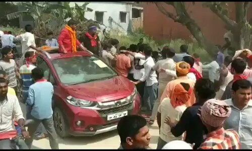 कन्हैया कुमार को दिखाए काले झंडे, समर्थकों ने घर में घुसकर की मारपीट, देखिये वीडियो कन्हैया कुमार को दिखाए काले झंडे, समर्थकों ने घर में घुसकर की मारपीट, देखिये वीडियो