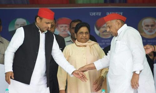 उम्र, राजनीतिक अनुभव, संख्या बल किसी का तो लिहाज़ रखना चाहिए था..