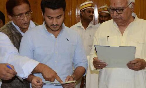 आज़म ने बताया था अंडरवियर का रंग, बेटा अब्दुल्ला बोले नहीं चाहिए अनारकली! आज़म ने बताया था अंडरवियर का रंग, बेटा अब्दुल्ला बोले नहीं चाहिए अनारकली!