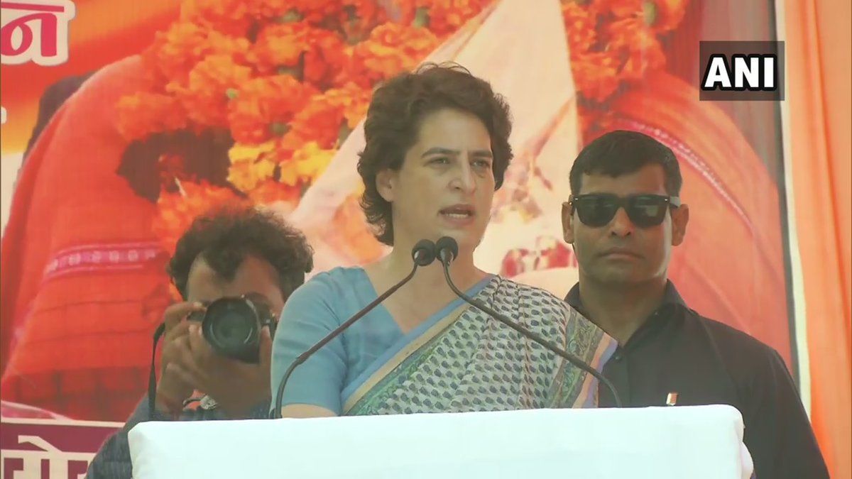 प्रियंका गांधी का मोदी पर निशाना, बोलीं- ये नेहरू-इंदिरा पर चिल्लायेंगे, पर अपने 5 साल का काम नहीं बताएंगे प्रियंका गांधी का मोदी पर निशाना, बोलीं- ये नेहरू-इंदिरा पर चिल्लायेंगे, पर अपने 5 साल का काम नहीं बताएंगे