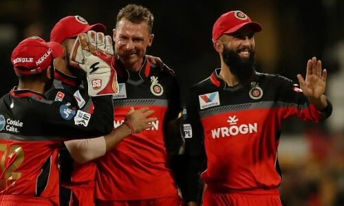 IPl 12: आरसीबी की टीम को लगा बड़ा झटका, वापस अपने देश लौटा यह खिलाड़ी