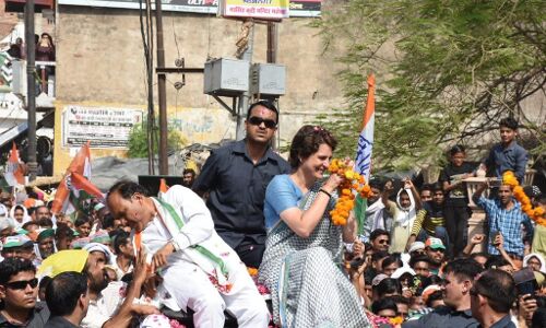 बड़ी खबर: प्रियंका गाँधी की गाडी से हादसा बड़ी खबर: प्रियंका गाँधी की गाडी से हादसा