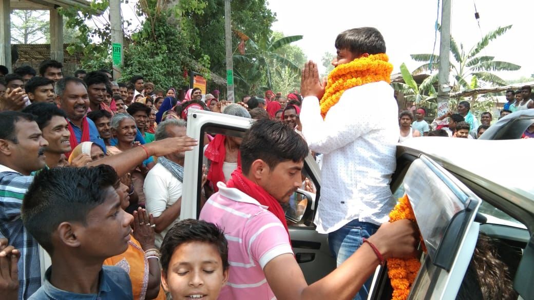 वोट के लिए कुछ लोग देश में स्कूल-अस्पताल खोलने के बजाय श्मशान और कब्रिस्तान की बात करते है - कन्हैया कुमार वोट के लिए कुछ लोग देश में स्कूल-अस्पताल खोलने के बजाय श्मशान और कब्रिस्तान की बात करते है - कन्हैया कुमार