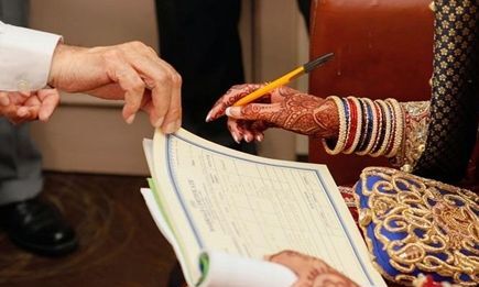 दुल्हन की तबियत बिगड़ी तो एम्बुलेंस से फोन पर निकाह किया कबूल, पेश की मिशाल