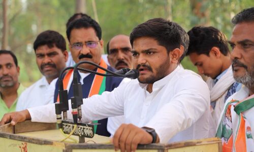 यूपी में हार्दिक पटेल की रैली में नहीं जुटी भीड़