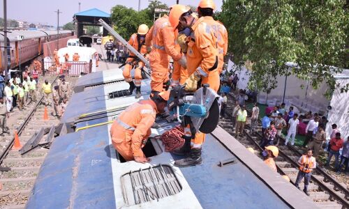 मॉक ड्रिल : शालीमार एक्सप्रेस ट्रेन का पटरी से उतरा आखिरी डिब्बा, NDRF ने किया आपात स्थिति का आंकलन