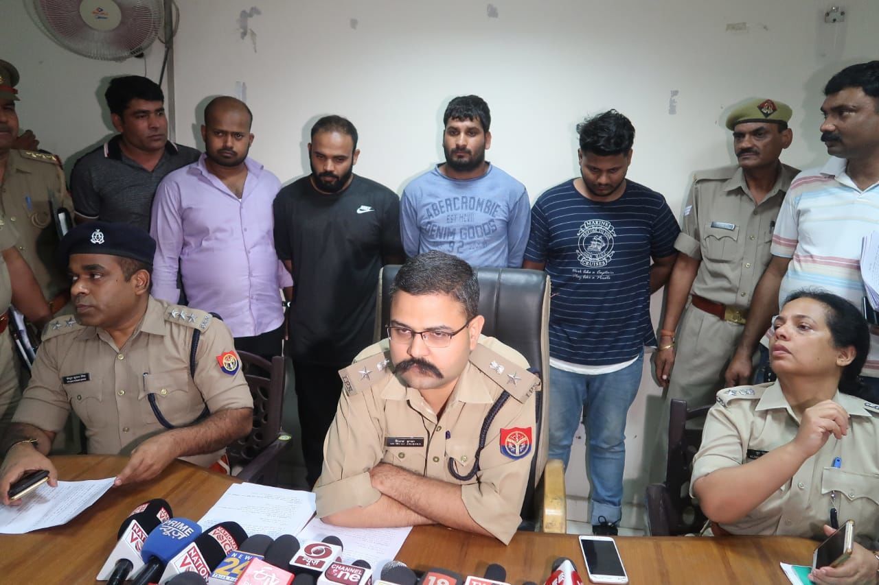 एसएसपी नोएडा ने किया बड़ा खुलासा, अपहरण कर रकम वसूलने वाले गेंग का किया पर्दाफास एसएसपी नोएडा ने किया बड़ा खुलासा, अपहरण कर रकम वसूलने वाले गेंग का किया पर्दाफास