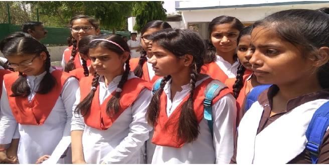 और अंको की भूख से रो पड़ीं प्रतिभाएं और अंको की भूख से रो पड़ीं प्रतिभाएं