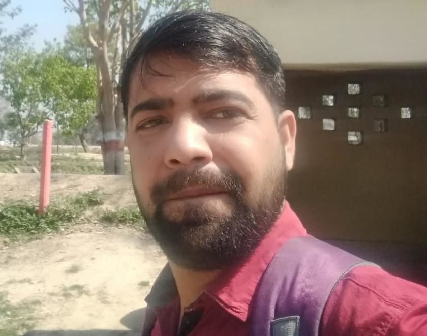 ग्राम पंचायत अधिकारी का शव पेड़ से लटकता मिला, हत्या की आशंका ग्राम पंचायत अधिकारी का शव पेड़ से लटकता मिला, हत्या की आशंका