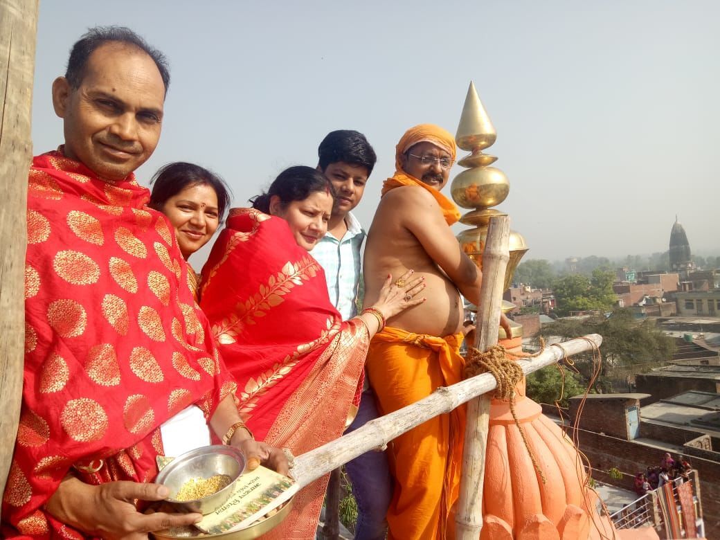 धूमधाम से शिखर पताका व कलशारोहण महोत्सव का आयोजन हुआ धूमधाम से शिखर पताका व कलशारोहण महोत्सव का आयोजन हुआ