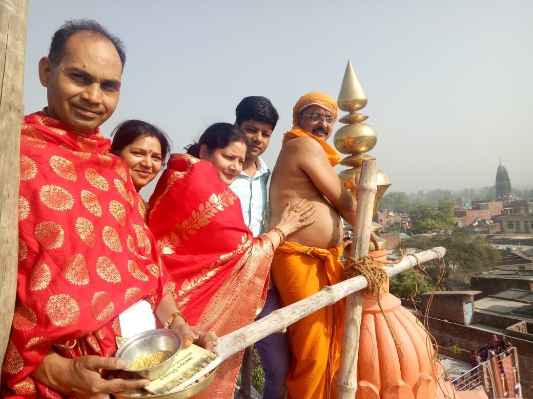 धूमधाम से शिखर पताका व कलशारोहण महोत्सव का आयोजन हुआ