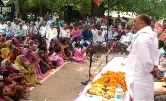 गुंडई नही सेवा भाव से बना जनसेवक- चन्द्रभद्र सिंह गुंडई नही सेवा भाव से बना जनसेवक- चन्द्रभद्र सिंह