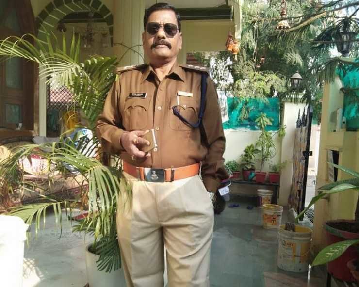 भोपाल में डिप्टी एसपी की घर में घुसकर अज्ञात हमलावरों ने की गोली मारकर हत्या भोपाल में डिप्टी एसपी की घर में घुसकर अज्ञात हमलावरों ने की गोली मारकर हत्या