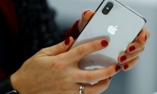 iPhone की बिक्री में 17% कमी से एपल का रेवेन्यू 5% घटकर 4 लाख करोड़ रु. रह गया
