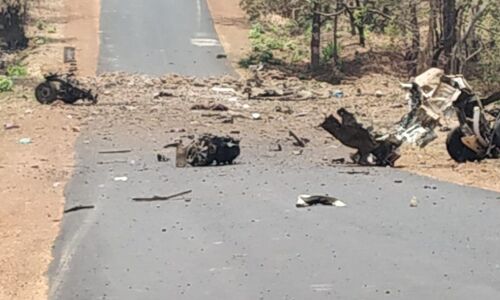 पाकिस्तान के कराची में ब्लास्ट, 3 की मौत 15 घायल पाकिस्तान के कराची में ब्लास्ट, 3 की मौत 15 घायल