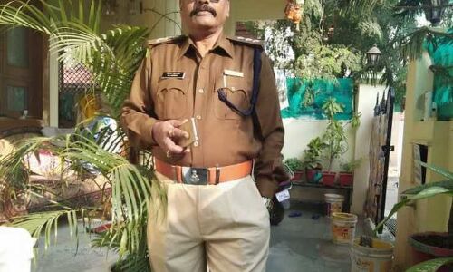 भोपाल में डिप्टी एसपी की घर में घुसकर अज्ञात हमलावरों ने की गोली मारकर हत्या भोपाल में डिप्टी एसपी की घर में घुसकर अज्ञात हमलावरों ने की गोली मारकर हत्या