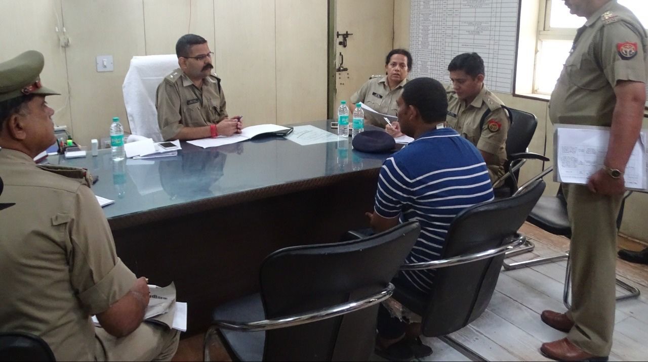 नोएडा के थाना-20 में वादी दिवस का आयोजन, 55 वादी हुए उपस्थित, वादी दिवस को लेकर बढ़ी जनता में उत्सुकता नोएडा के थाना-20 में वादी दिवस का आयोजन, 55 वादी हुए उपस्थित, वादी दिवस को लेकर बढ़ी जनता में उत्सुकता