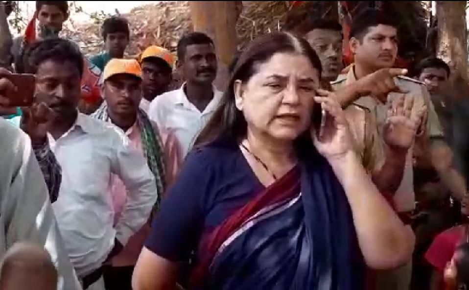 मेनका गांधी पूरे तेवर में आई और यह भी भूल गई कि आदर्श आचार संहिता लागू, देखिये ये वीडियो मेनका गांधी पूरे तेवर में आई और यह भी भूल गई कि आदर्श आचार संहिता लागू, देखिये ये वीडियो