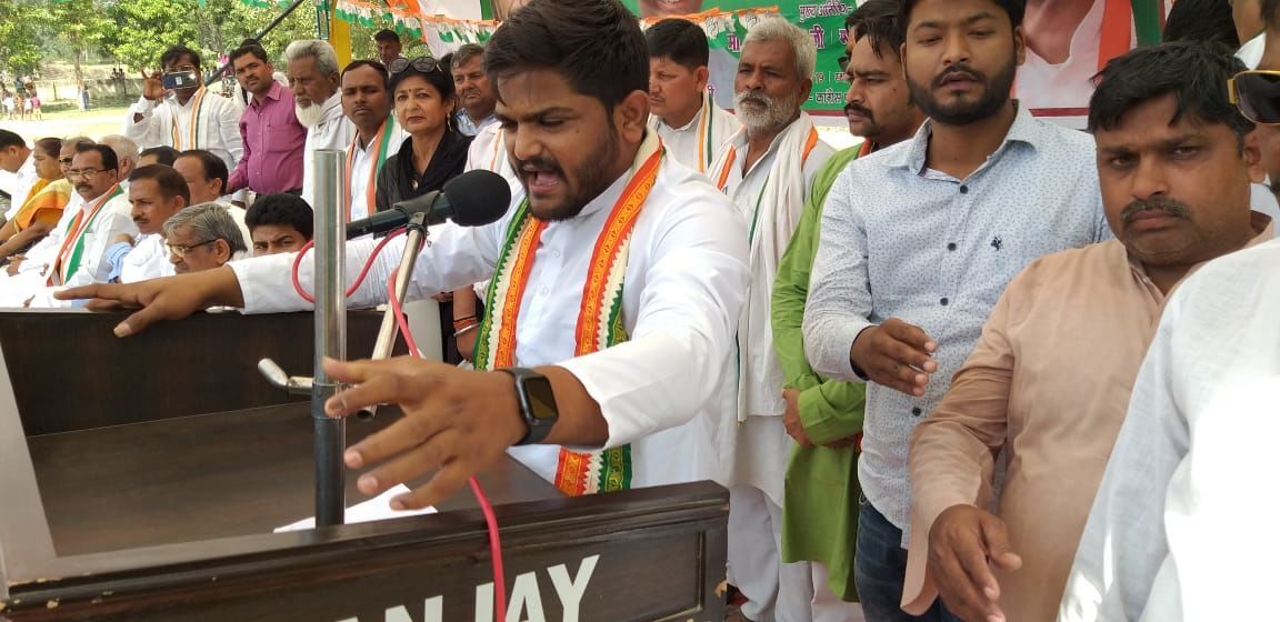 हिन्दू मुस्लिम, भारत पाकिस्तान में उलझाकर बुनियादी मुद्दों को भाजपा भूल गयी हिन्दू मुस्लिम, भारत पाकिस्तान में उलझाकर बुनियादी मुद्दों को भाजपा भूल गयी