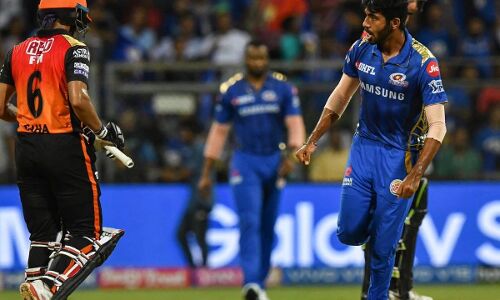 IPL : मुंबई ने सुपर ओवर में हैदराबाद को हराया, प्लेऑफ में जगह बनाने वाली तीसरी टीम बनी