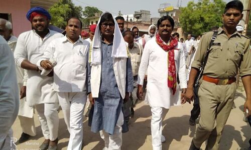 चिलचिलाती धूप मे भी महागठबंधन प्रत्याशी टी. राम  कर रहे जनसंपर्क