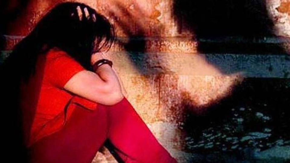 घिनौने खेल का पर्दाफाश : घर में बुलाकर बच्चियों का करता था यौन शोषण, CCTV से ऐसे हुआ खुलासा घिनौने खेल का पर्दाफाश : घर में बुलाकर बच्चियों का करता था यौन शोषण, CCTV से ऐसे हुआ खुलासा