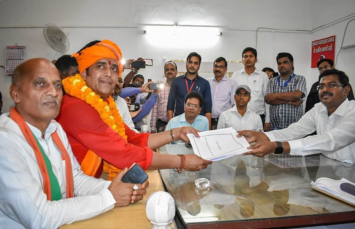 गोरखपुर से BJP उम्मीदवार रवि किशन का नामांकन हो सकता है रद्द, जानिए- क्यों?