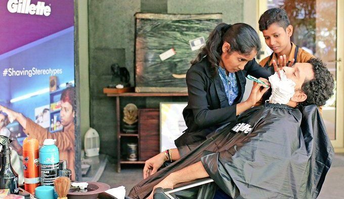 तेंदुलकर ने बनवारी टोला गांव की इन लड़कियों से बनवाई दाढ़ी, जानें- कौन हैं ये, कहानी जानकर भावुक हो जाएंगे, देखें VIDEO