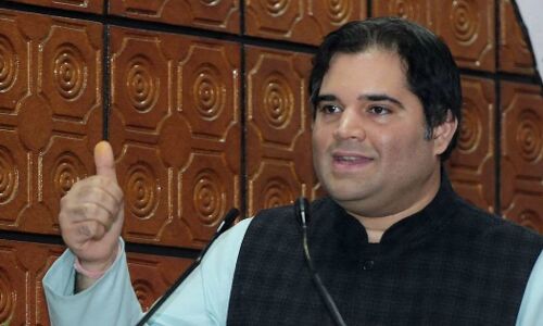 वरुण गांधी बोले, जो सैफई में गोबर के कंडे उठाते थे, वह 5 करोड़ की गाड़ी से चल रहे हैं