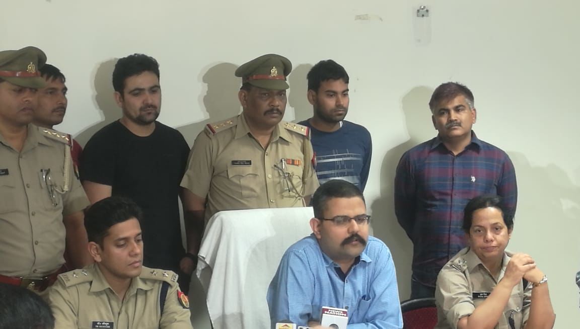 केंद्रीय मंत्री महेश शर्मा के स्टिंग ऑपरेशन मामले में मुख्य आरोपी आलोक गिरफ्तार केंद्रीय मंत्री महेश शर्मा के स्टिंग ऑपरेशन मामले में मुख्य आरोपी आलोक गिरफ्तार