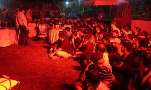 फार्म हाउस में चल रही रेव पार्टी में एसएसपी का छापा