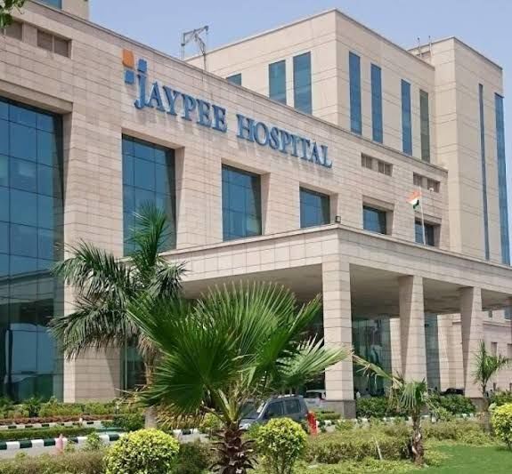 नोएडा के एक निजी अस्पताल के डॉक्टरों ने किया कमाल, एक जिंदा मरीज को बताया मरा हुया नोएडा के एक निजी अस्पताल के डॉक्टरों ने किया कमाल, एक जिंदा मरीज को बताया मरा हुया