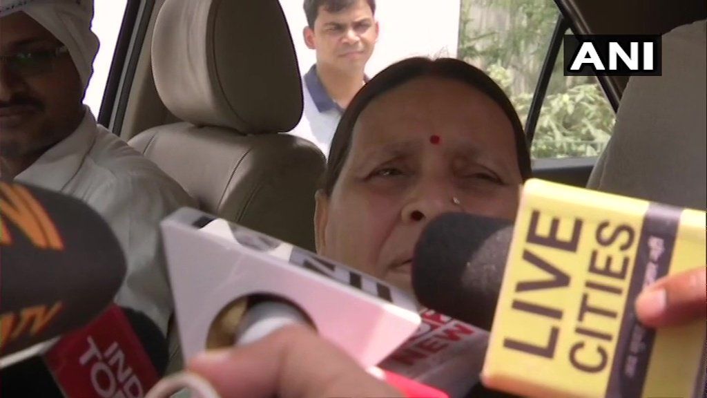 राबड़ी देवी बोलीं वो जल्लाद है, जानिए कौन है आखिर वो? राबड़ी देवी बोलीं वो जल्लाद है, जानिए कौन है आखिर वो?