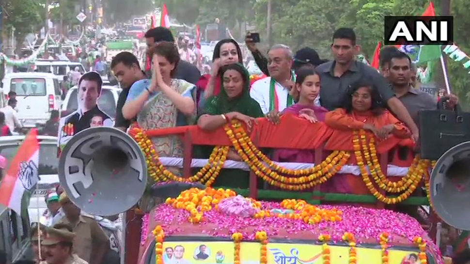 जब प्रियंका गाँधी के रोड शो सामने आईं चाची मेनका गाँधी तो कैसे सामना?