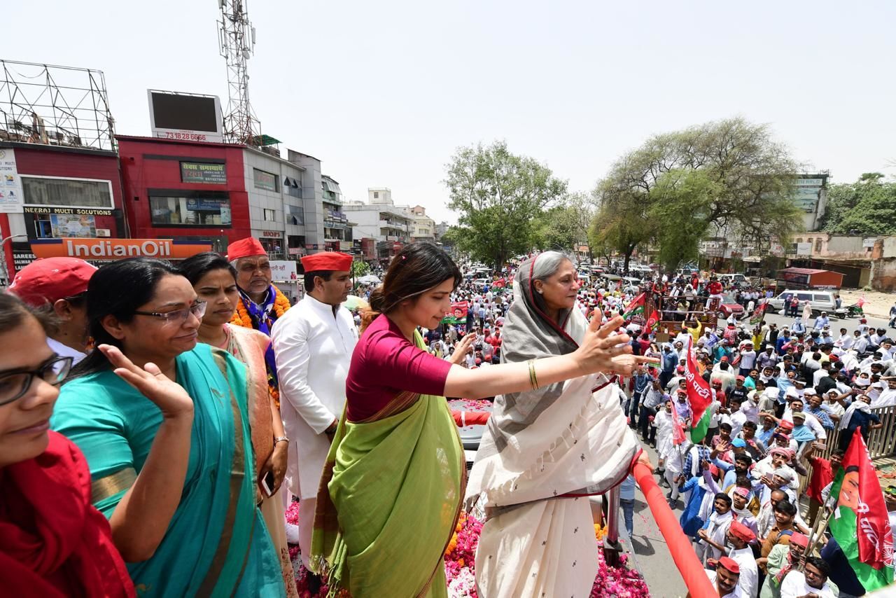 छठे चरण के अंतिम दिन प्रचार को प्रयागराज पहुंची डिंपल और जया बच्चन ,रोड शो कर मांगे वोट