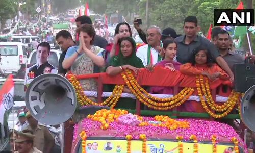 जब प्रियंका गाँधी के रोड शो सामने आईं चाची मेनका गाँधी तो कैसे सामना?