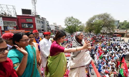 छठे चरण के अंतिम दिन प्रचार को प्रयागराज पहुंची डिंपल और जया बच्चन ,रोड शो कर मांगे वोट छठे चरण के अंतिम दिन प्रचार को प्रयागराज पहुंची डिंपल और जया बच्चन ,रोड शो कर मांगे वोट