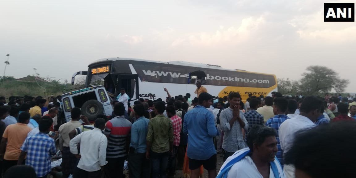 आंध्रप्रदेश में एक बड़ा एक्सीडेंट, तेरह की मौत और कई घायल आंध्रप्रदेश में एक बड़ा एक्सीडेंट, तेरह की मौत और कई घायल