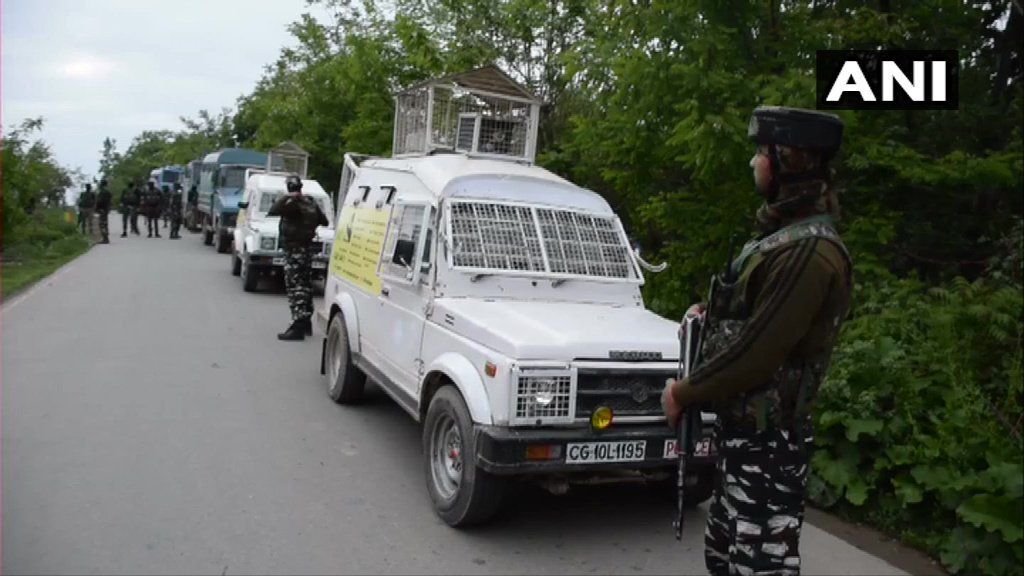 जम्मू-कश्मीर के शोपियां में सुरक्षा बलों ने 2 आतंकियों को किया ढेर, सर्च ऑपरेशन जारी